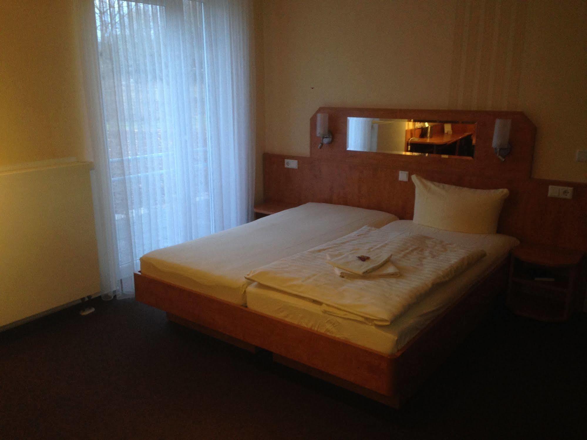 Hotel Am Steinertsee Kaufungen Εξωτερικό φωτογραφία