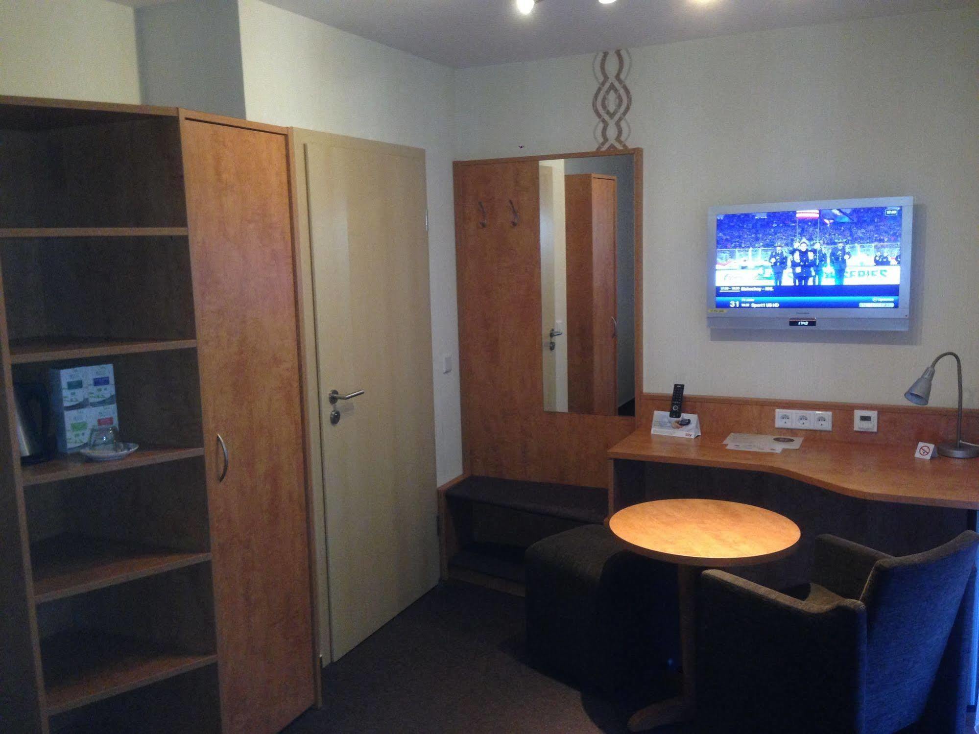 Hotel Am Steinertsee Kaufungen Εξωτερικό φωτογραφία