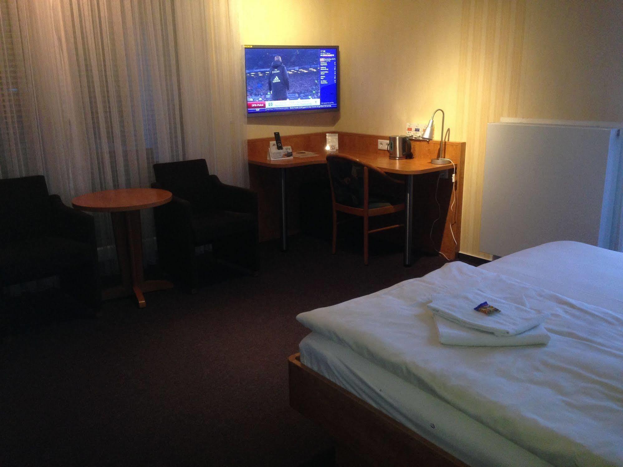 Hotel Am Steinertsee Kaufungen Εξωτερικό φωτογραφία